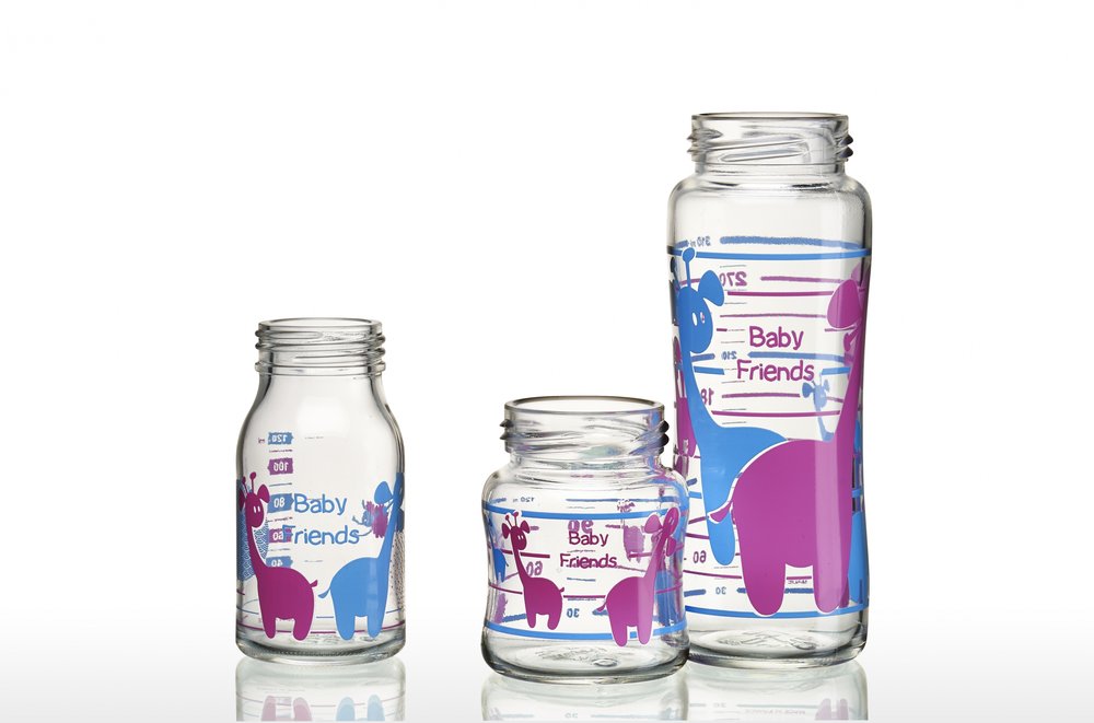 SGD Pharma présente sa gamme de biberons en verre neutre écologique et conforme aux nouvelles recommandations du carnet de santé de l’enfant en France.